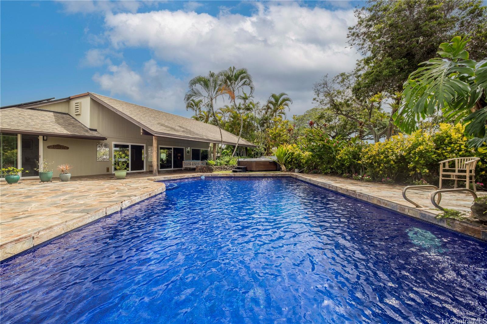 95-129  Ikawelani Place Mililani Area, Central home - photo 2 of 25