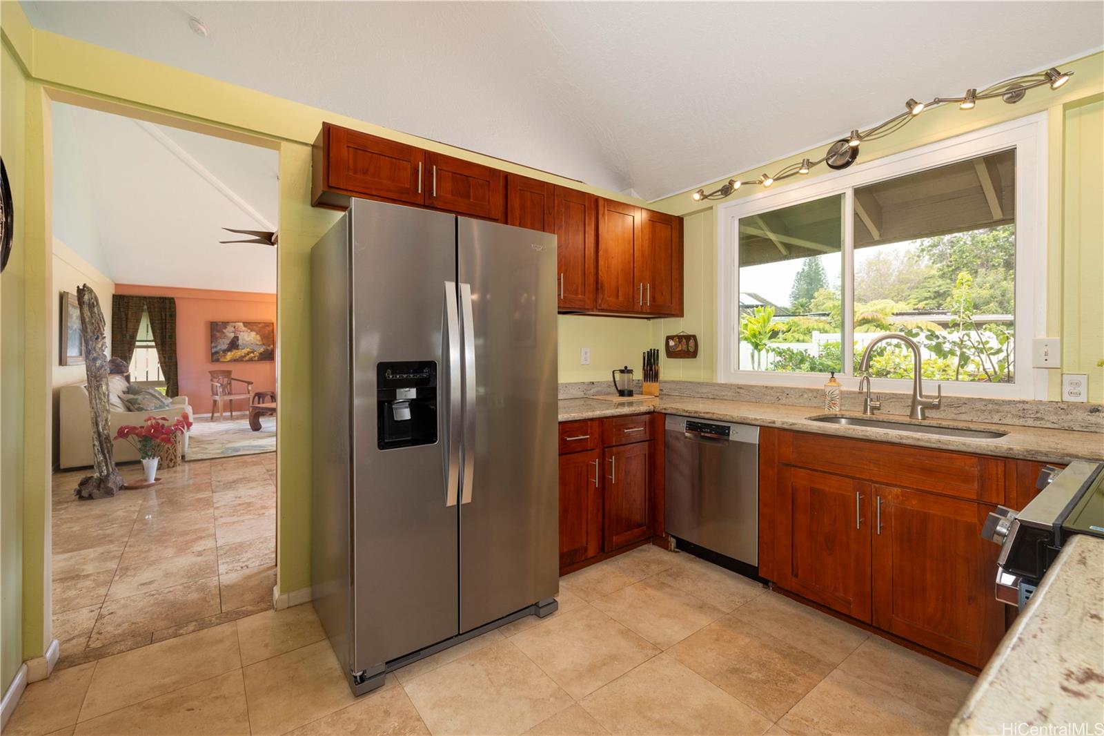 95-129  Ikawelani Place Mililani Area, Central home - photo 8 of 25