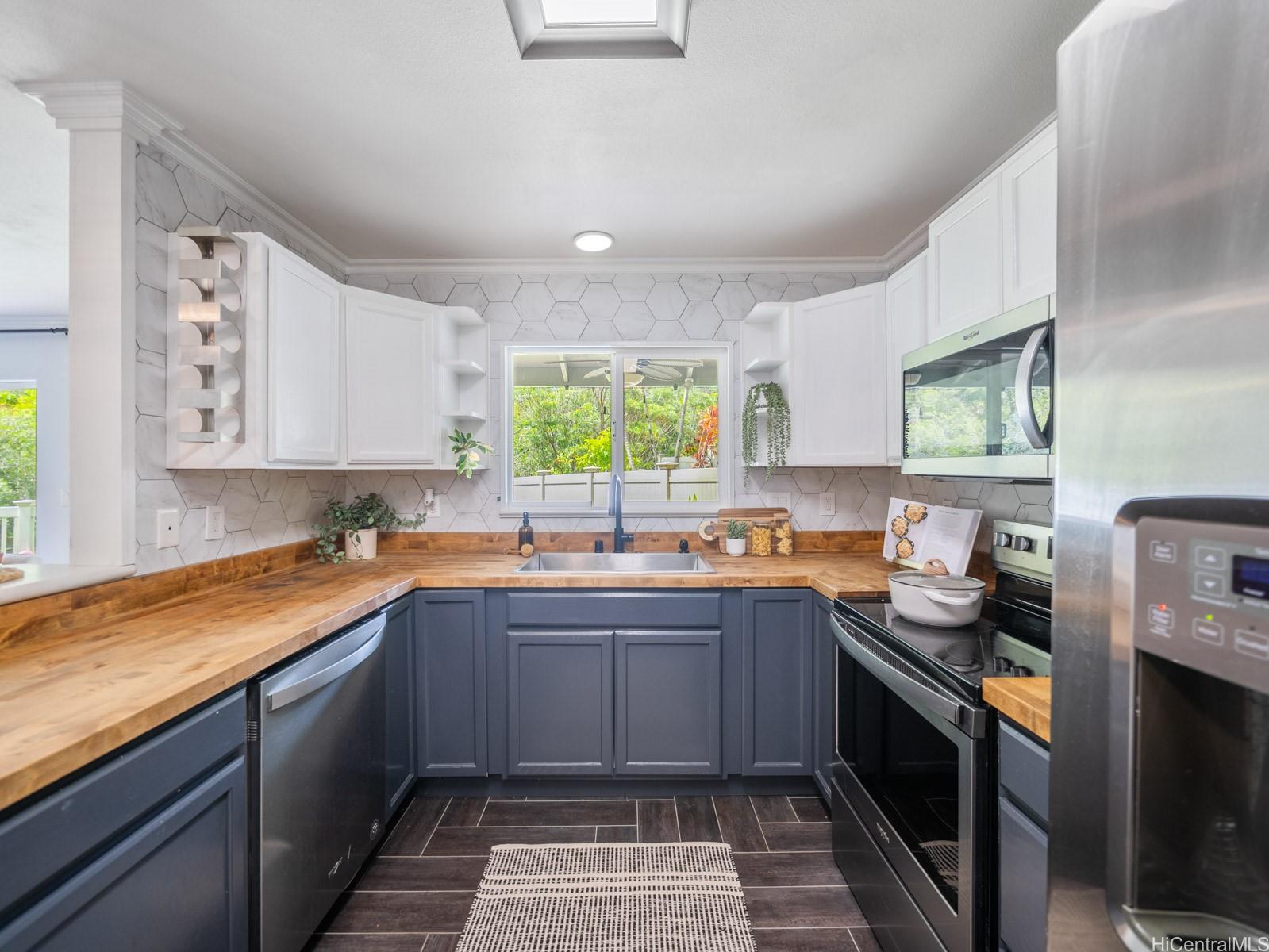 95-1298  Wikao Street Launani Valley, Central home - photo 4 of 22