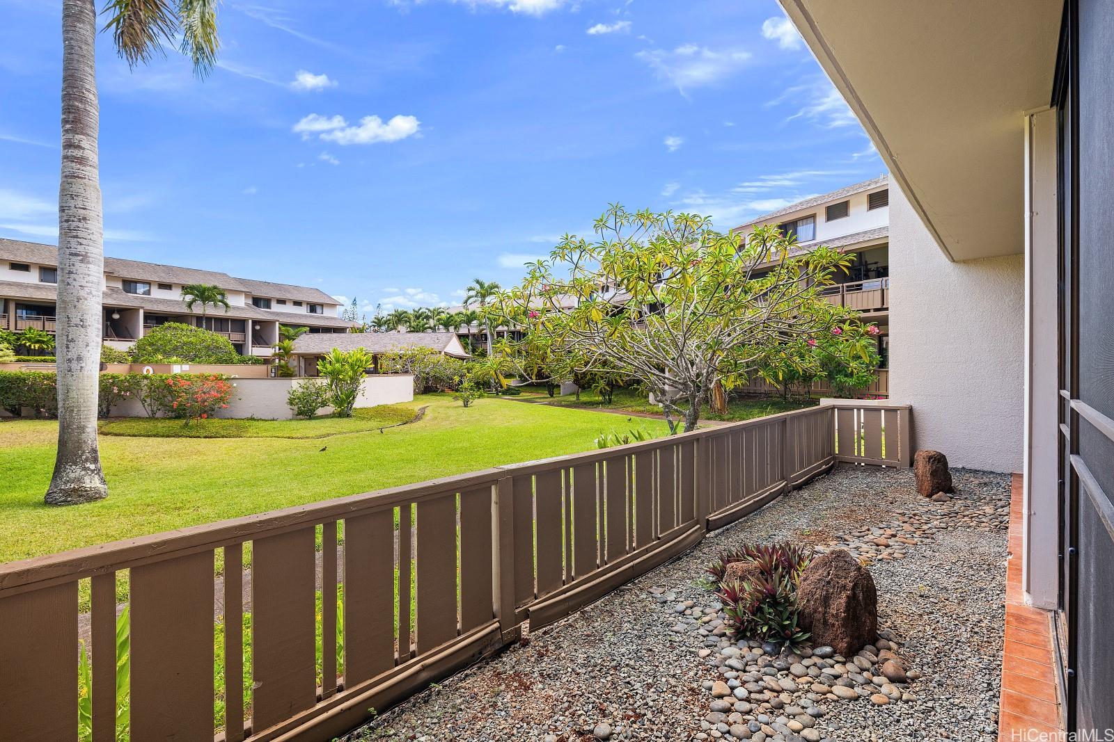 Mililani Town Assoc. townhouse # 127, Mililani, Hawaii - photo 5 of 25