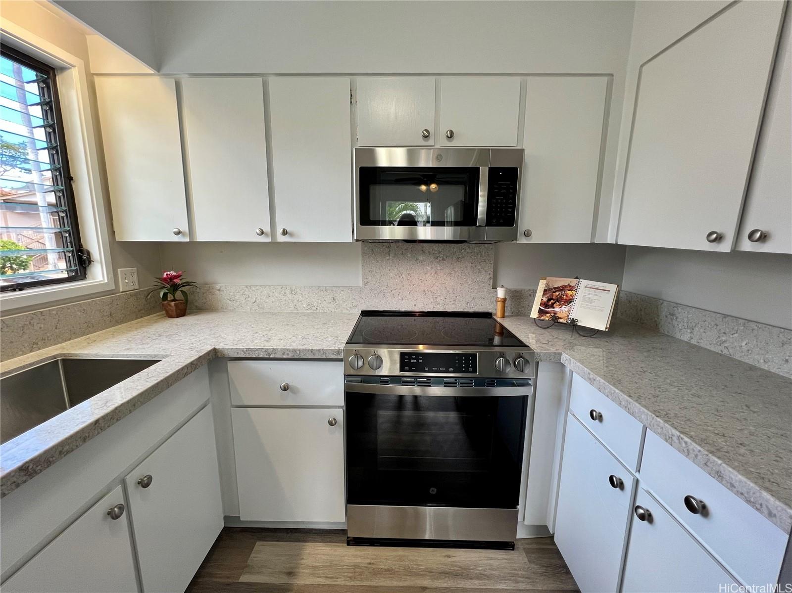 Mililani Town Assoc. townhouse # 127, Mililani, Hawaii - photo 7 of 25