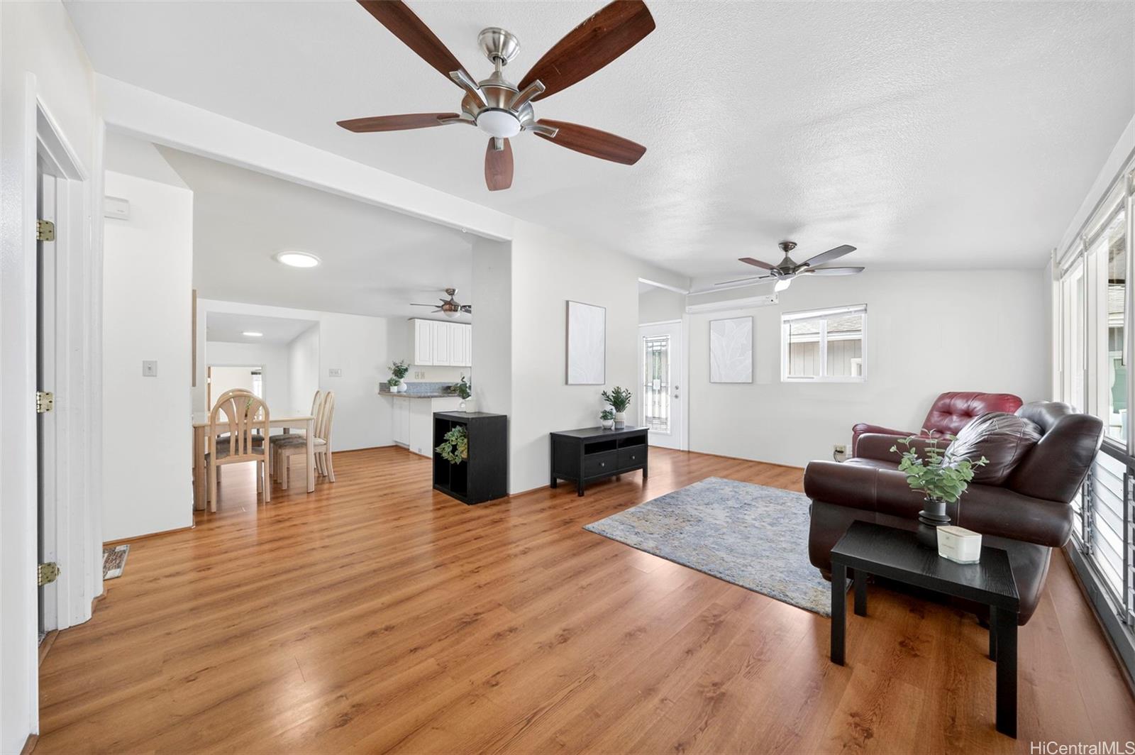 95-145  Wailawa Pl Waipio Acres/waikalani Woodlands, Central home - photo 2 of 25