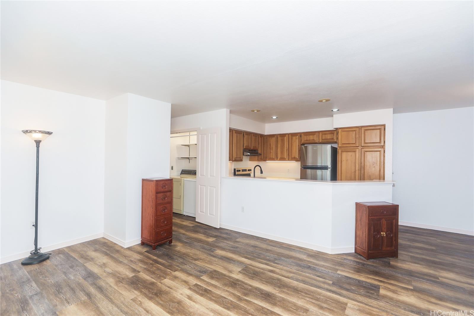 Hampton Court, Ph 2 condo # 5, Mililani, Hawaii - photo 4 of 24