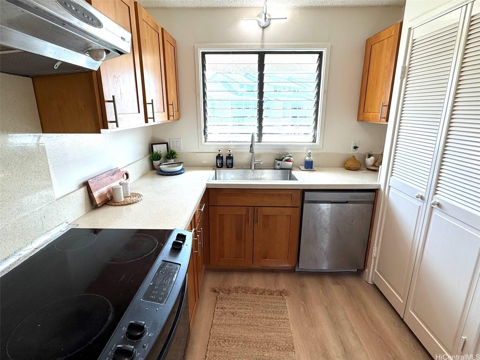 Mililani Town Assoc townhouse # 256, Mililani, Hawaii - photo 3 of 11