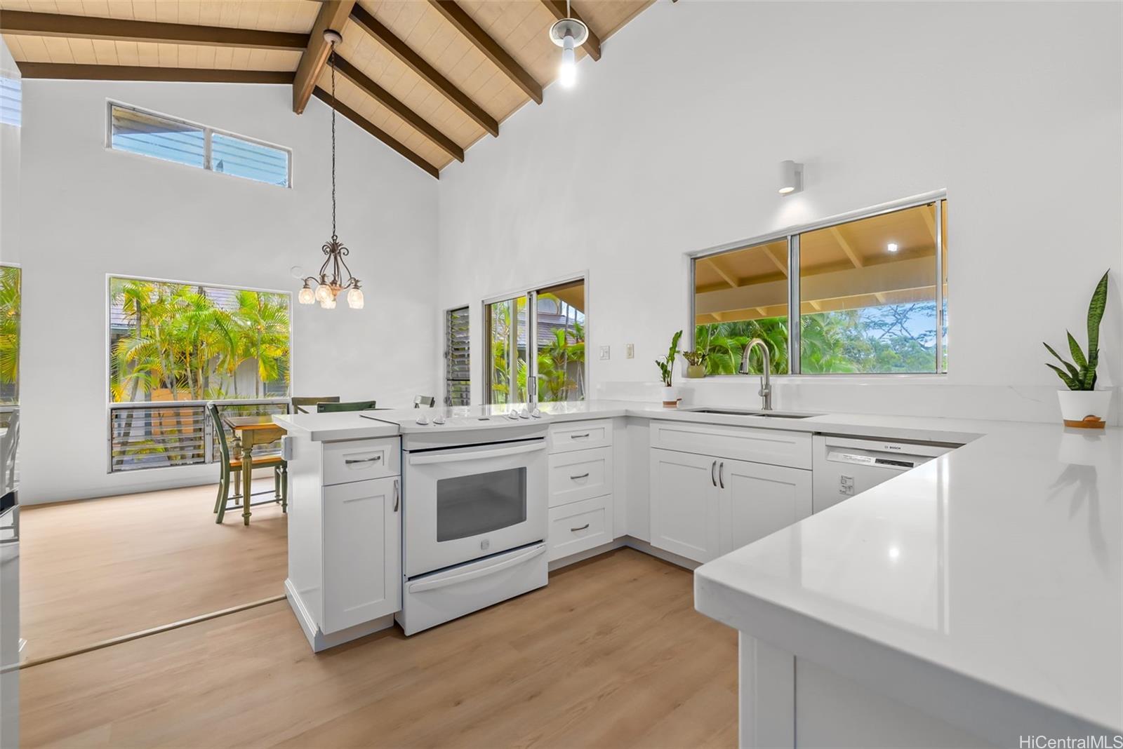 95-153  Makaunulau Pl Mililani Area, Central home - photo 6 of 11