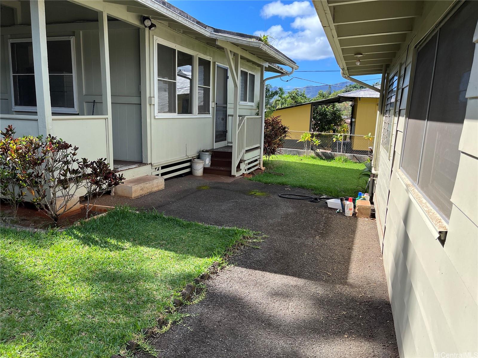 95-197  Waimakua Drive Waipio Acres/waikalani Woodlands, Central home - photo 2 of 9