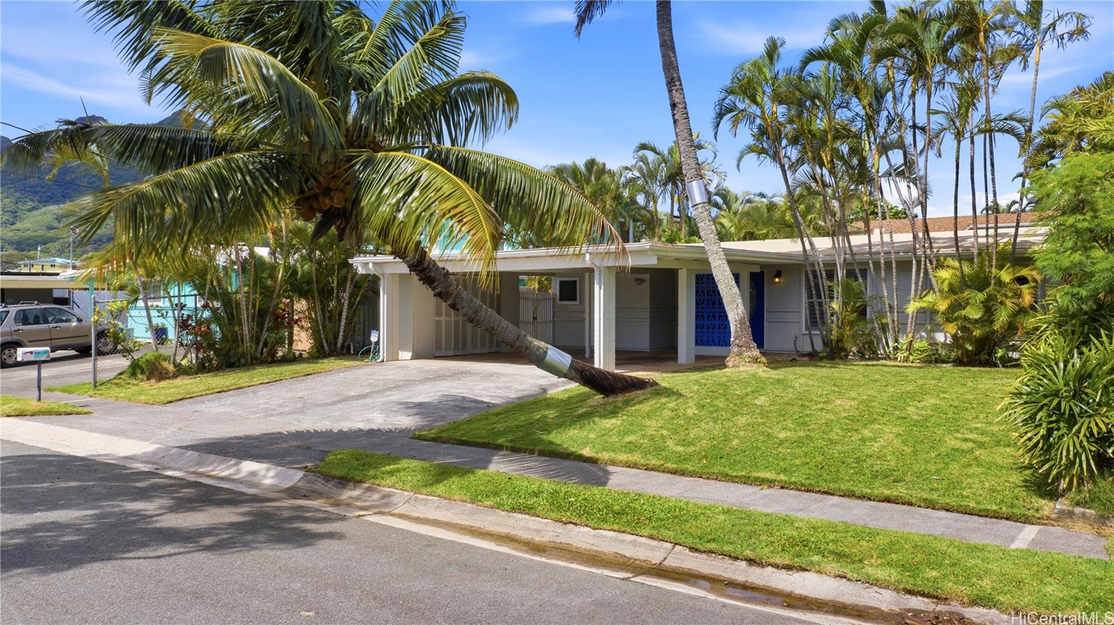 952  Holoholo Street Enchanted Lake, Kailua home - photo 3 of 25