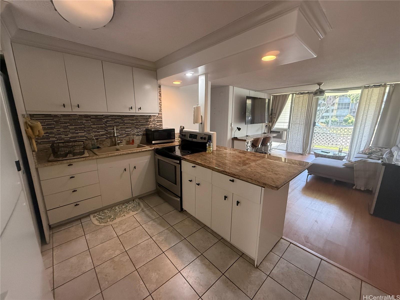 95-2047 Waikalani Place townhouse # D206, Mililani, Hawaii - photo 2 of 12