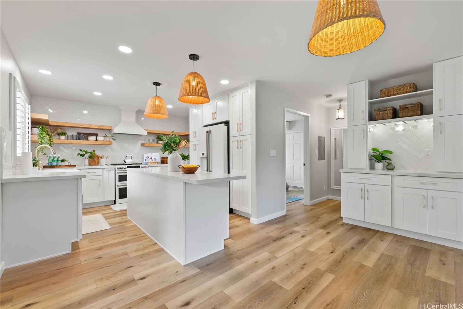 95-205  Kemu Place Mililani Mauka, Central home - photo 4 of 25