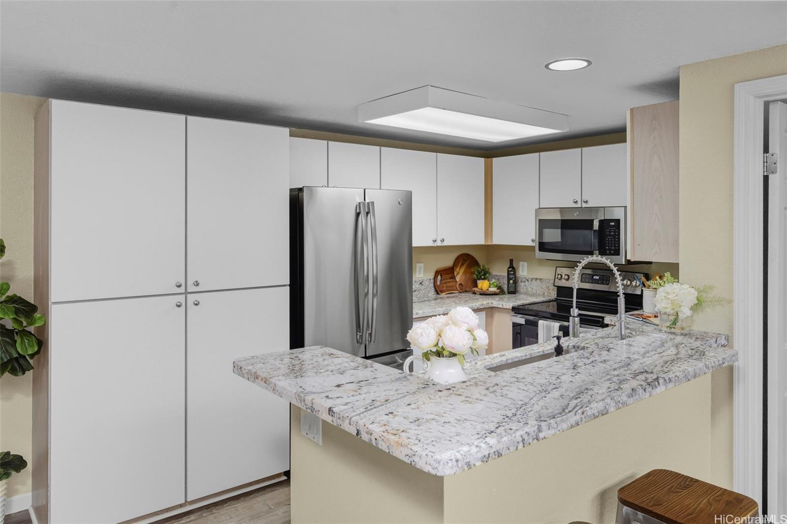 95-270 Waikalani Drive townhouse # B302, Mililani, Hawaii - photo 4 of 25