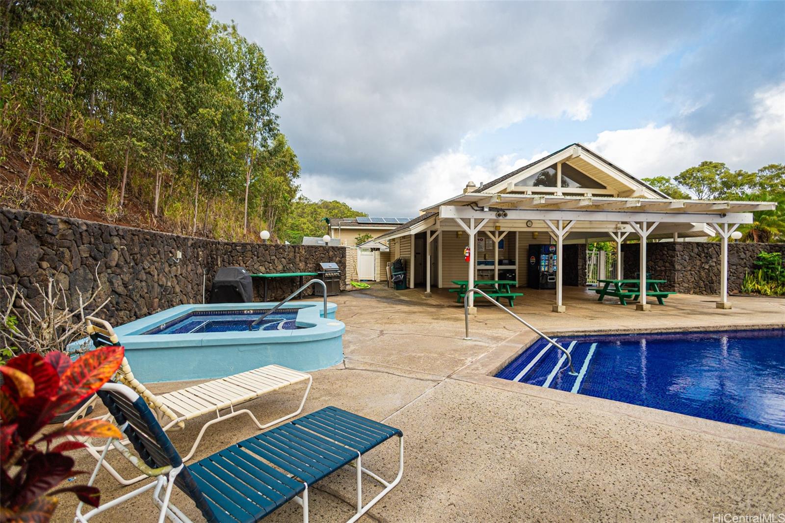 Evergreen Terrace condo # C304, Mililani, Hawaii - photo 23 of 25