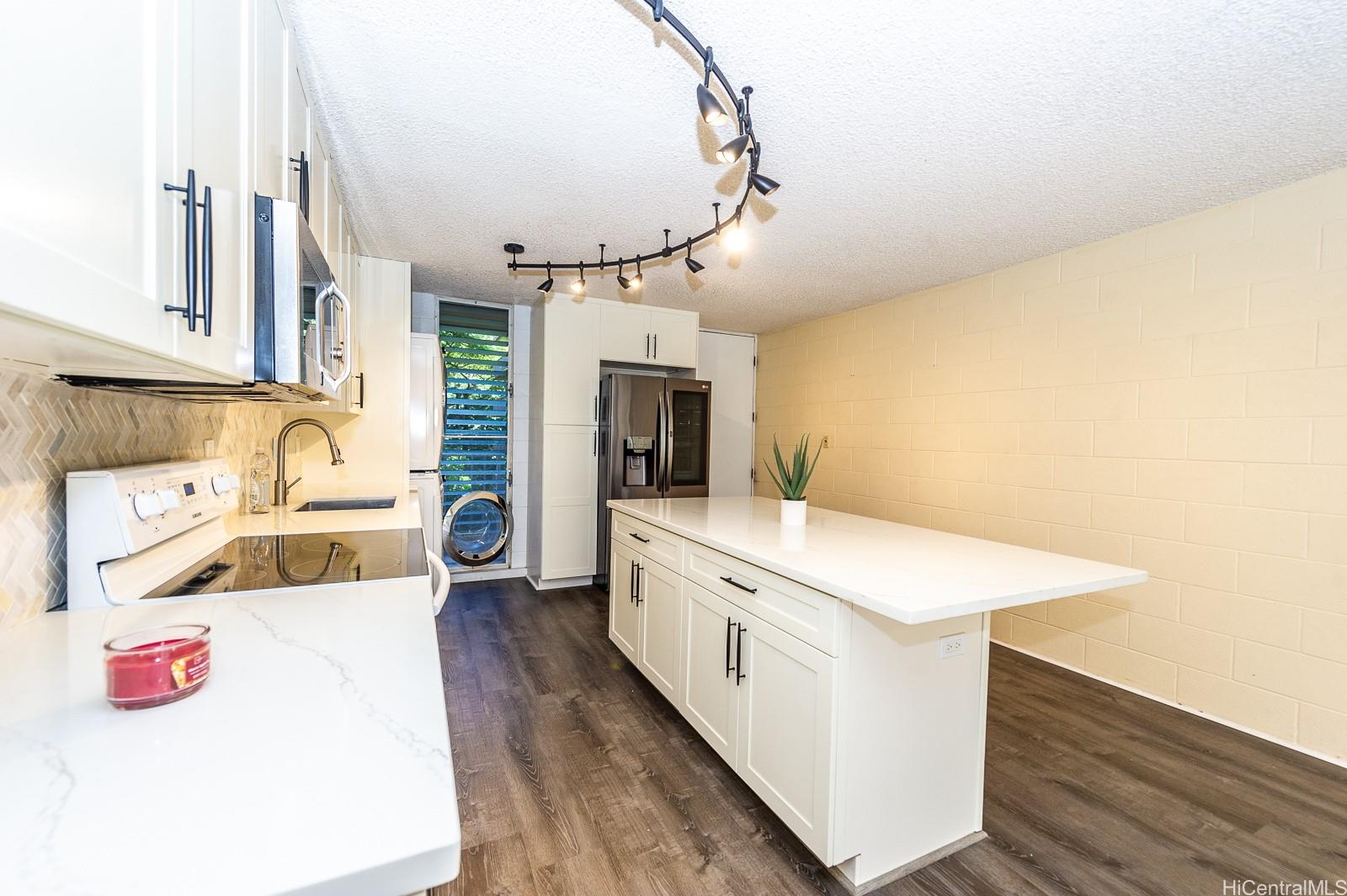 Waikalani Woodlands condo # D402, Mililani, Hawaii - photo 3 of 16