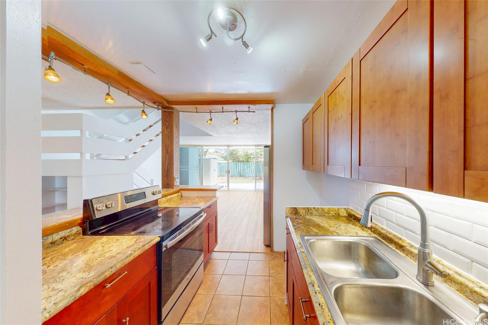 MTA townhouse # 213, Mililani, Hawaii - photo 7 of 25