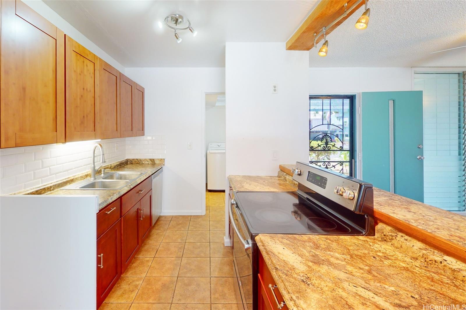 MTA townhouse # 213, Mililani, Hawaii - photo 6 of 25