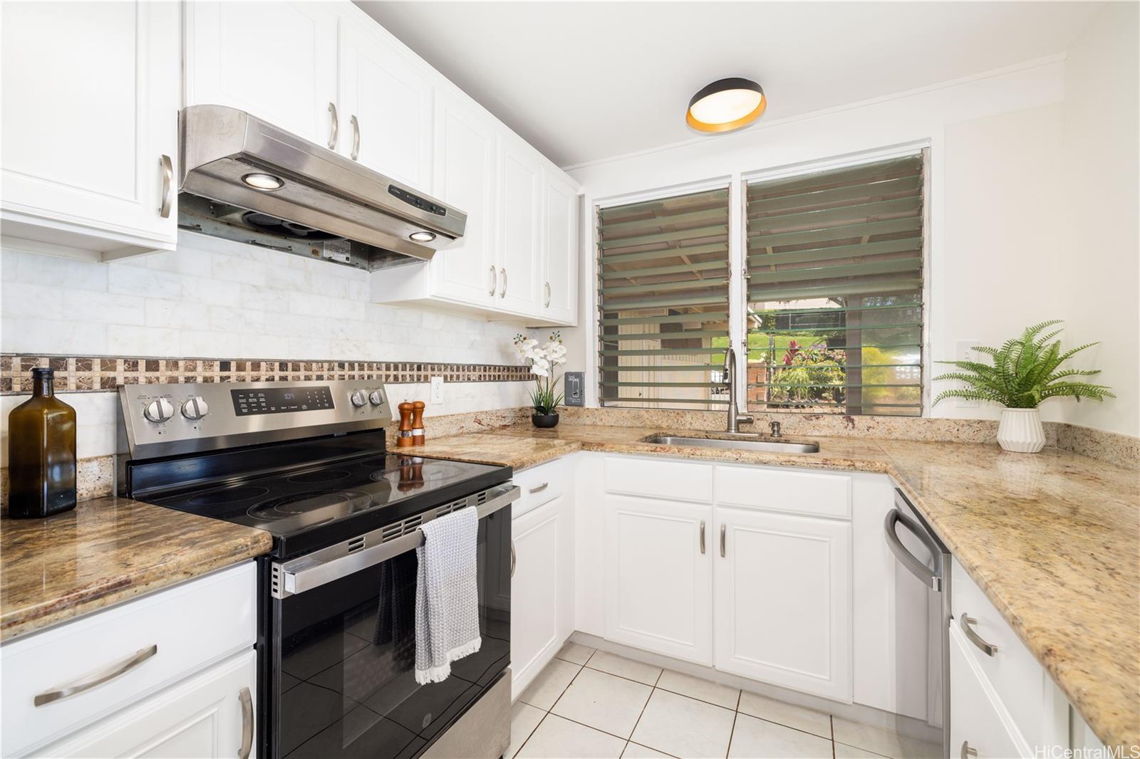 95-401  Ikaloa Street Mililani Area, Central home - photo 7 of 25