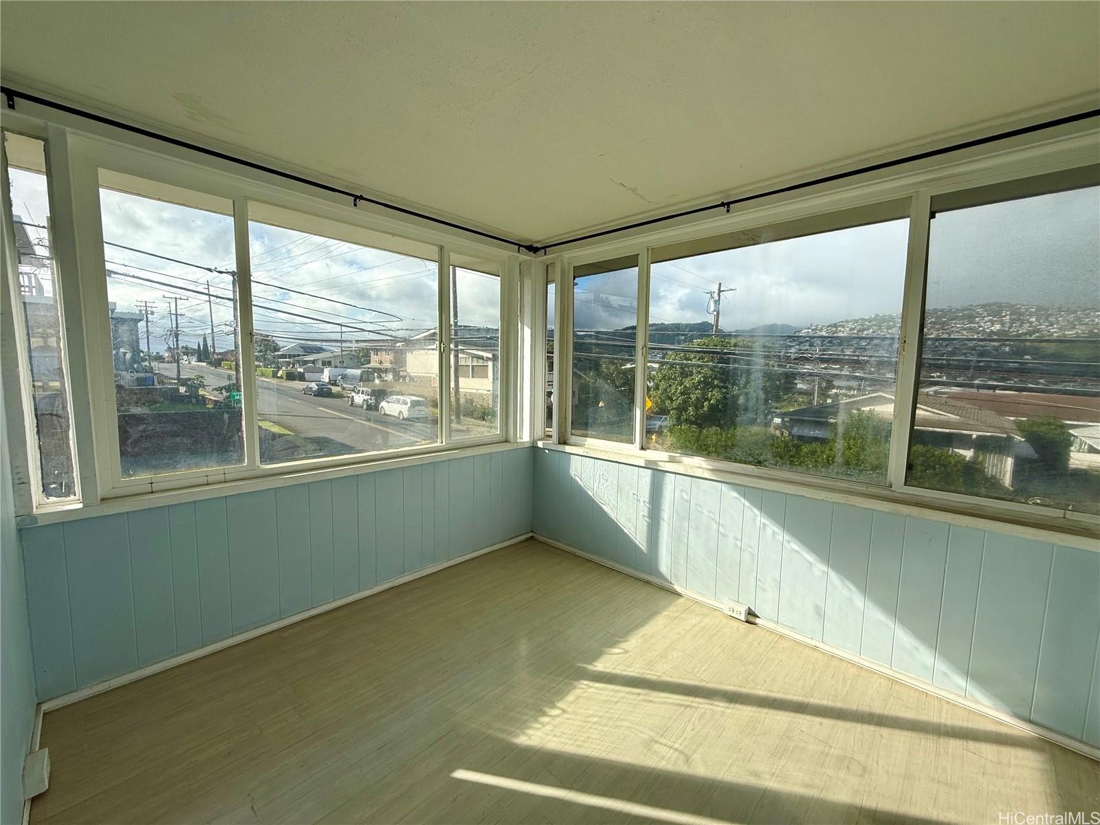 955 14th Ave Honolulu - Rental - photo 4 of 18