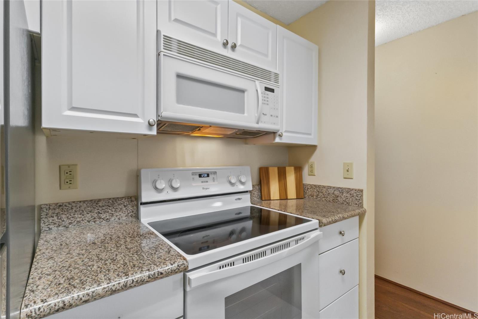 Launani Valley townhouse # D102, Mililani, Hawaii - photo 2 of 20