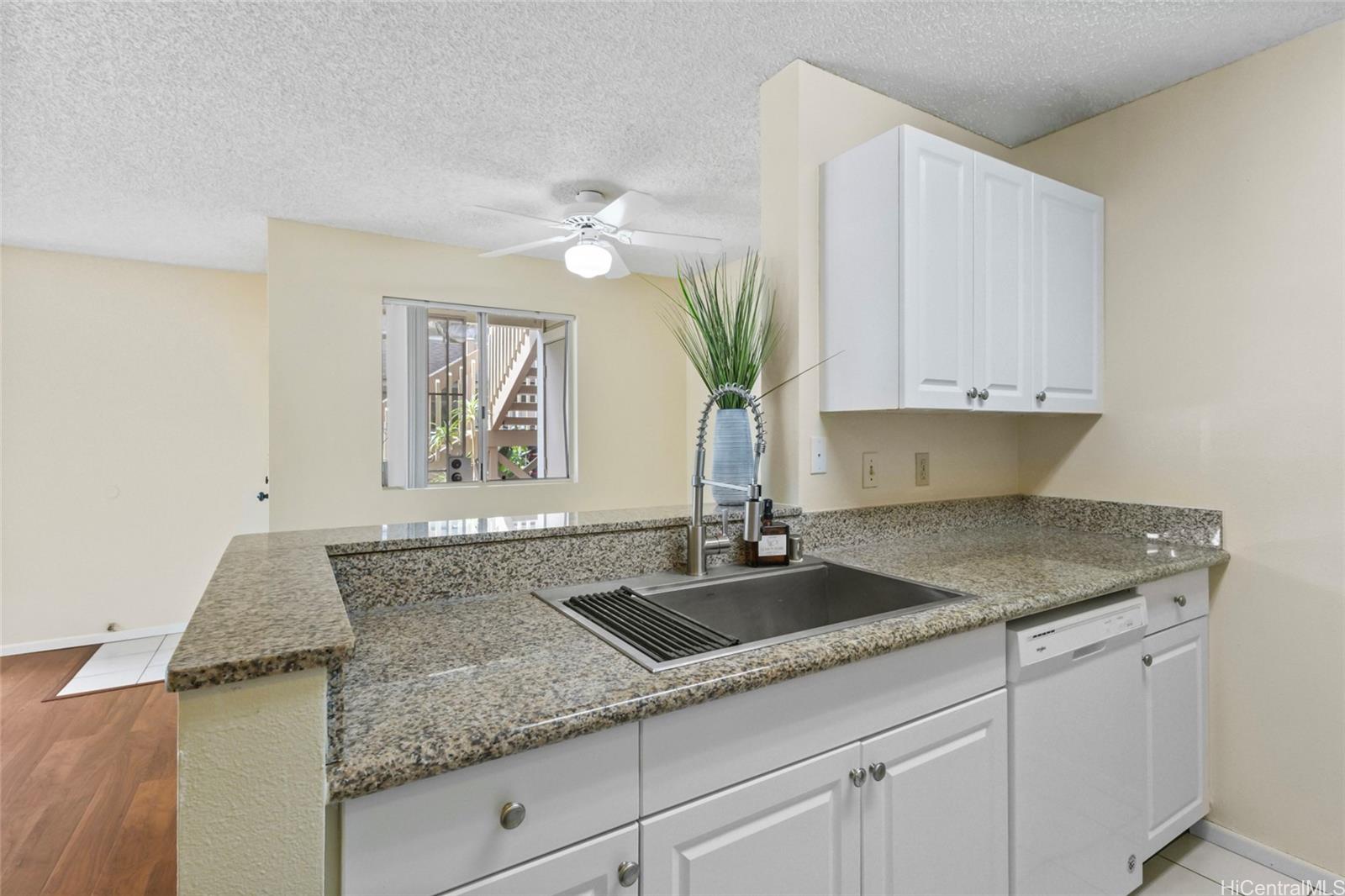 Launani Valley townhouse # D102, Mililani, Hawaii - photo 3 of 20