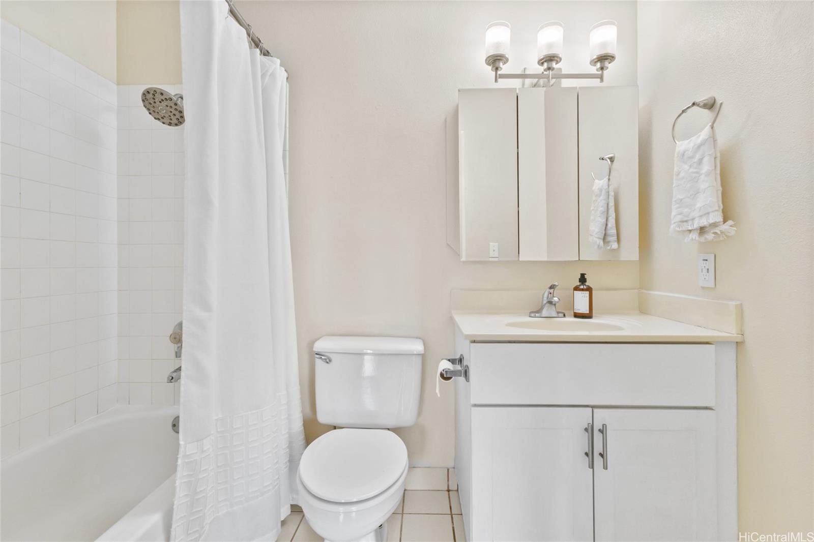 Launani Valley townhouse # D102, Mililani, Hawaii - photo 6 of 20