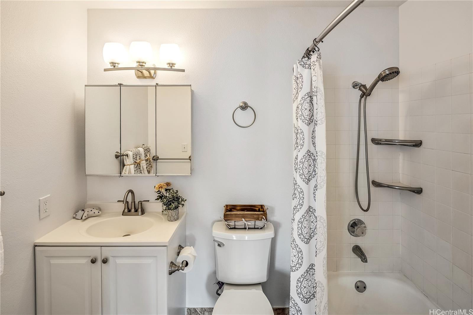 Launani Valley townhouse # D105, Mililani, Hawaii - photo 11 of 25