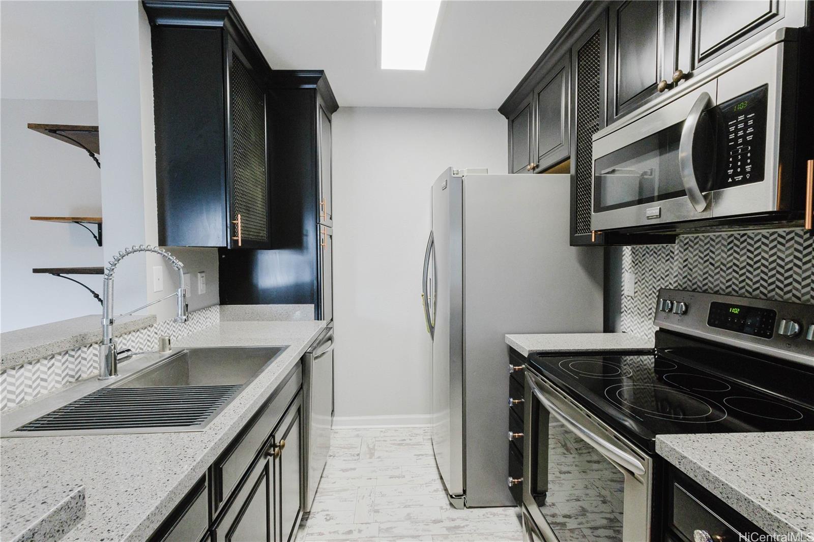 Launani Valley townhouse # D202, Mililani, Hawaii - photo 3 of 25