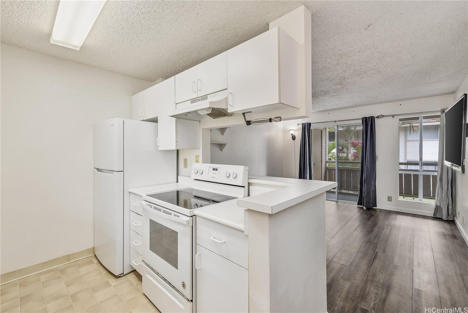 Launani Valley townhouse # D204, Mililani, Hawaii - photo 2 of 10