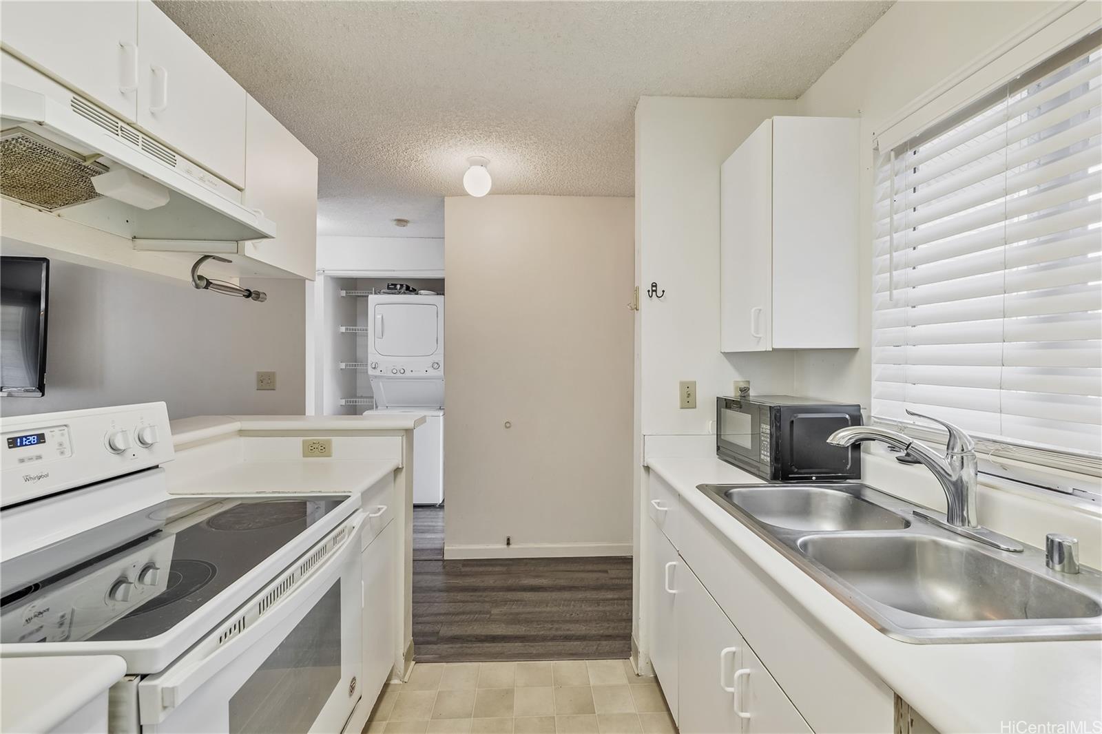 Launani Valley townhouse # D204, Mililani, Hawaii - photo 4 of 10