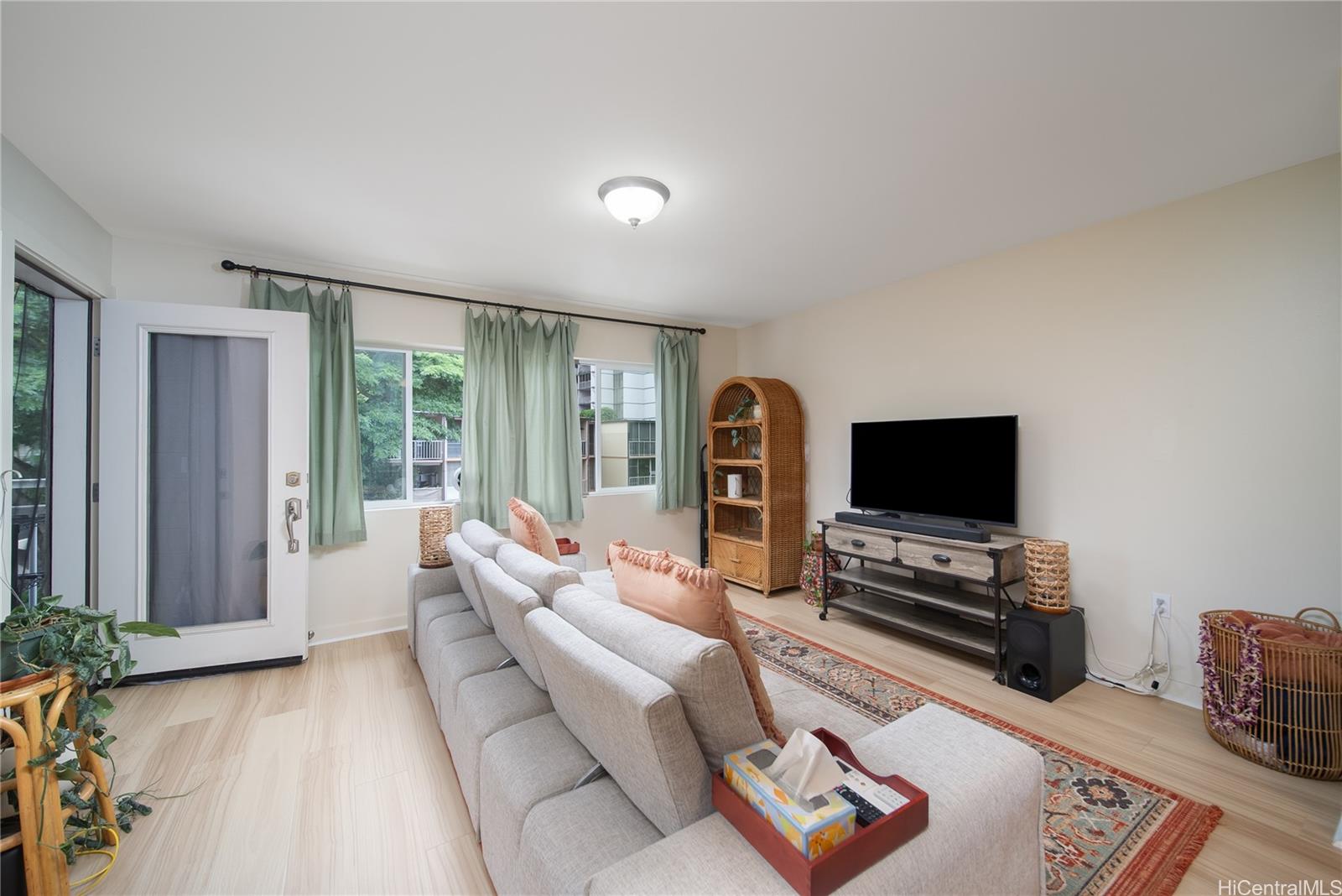 Sixty Parkside condo # C304, Mililani, Hawaii - photo 2 of 19