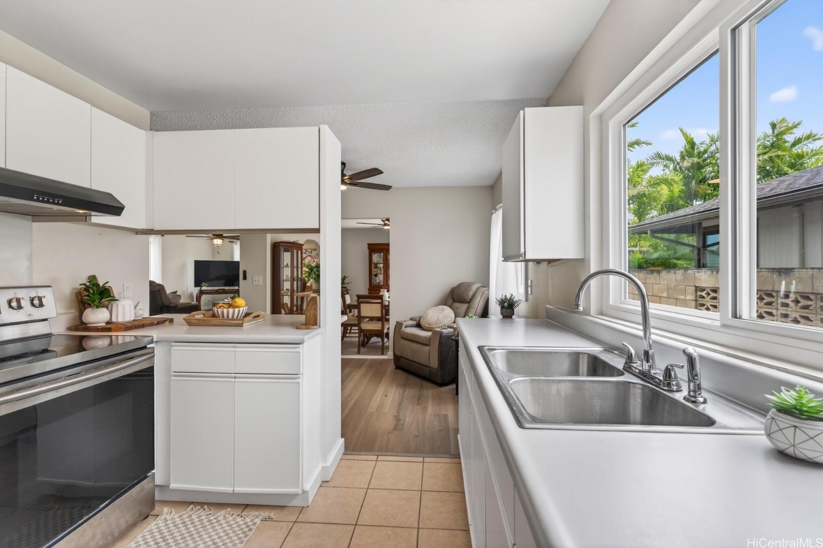 95-683  Alohilani St Mililani Area, Central home - photo 3 of 22