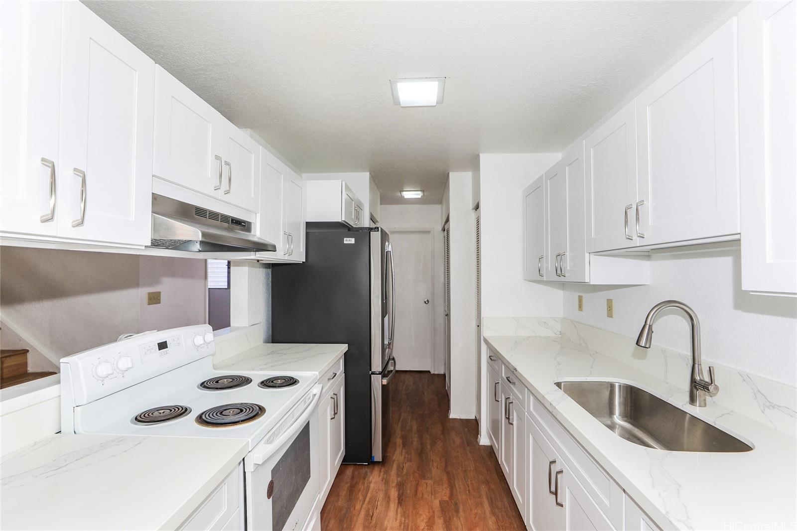 95-720  Kahikinui Street Mililani Area, Central home - photo 4 of 12