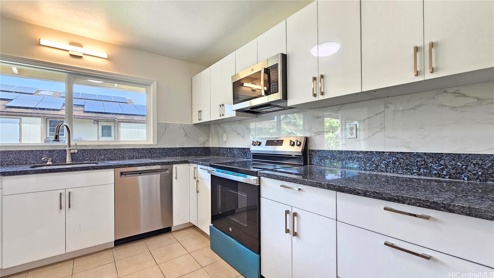 95-720  Lewanuu Street Mililani Area, Central home - photo 23 of 25