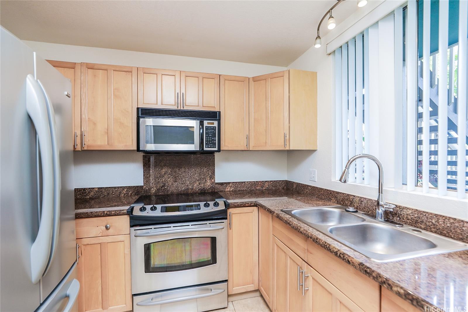 Mililani Town townhouse # J105, Mililani, Hawaii - photo 6 of 20