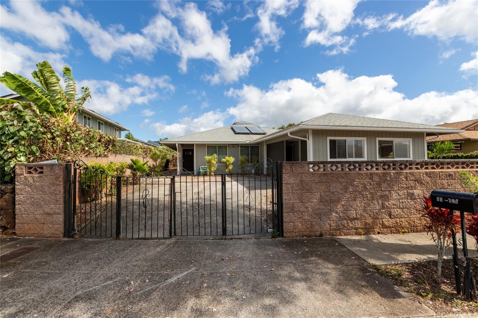 95-826  Paikauhale Street Mililani Area, Central home - photo 2 of 25