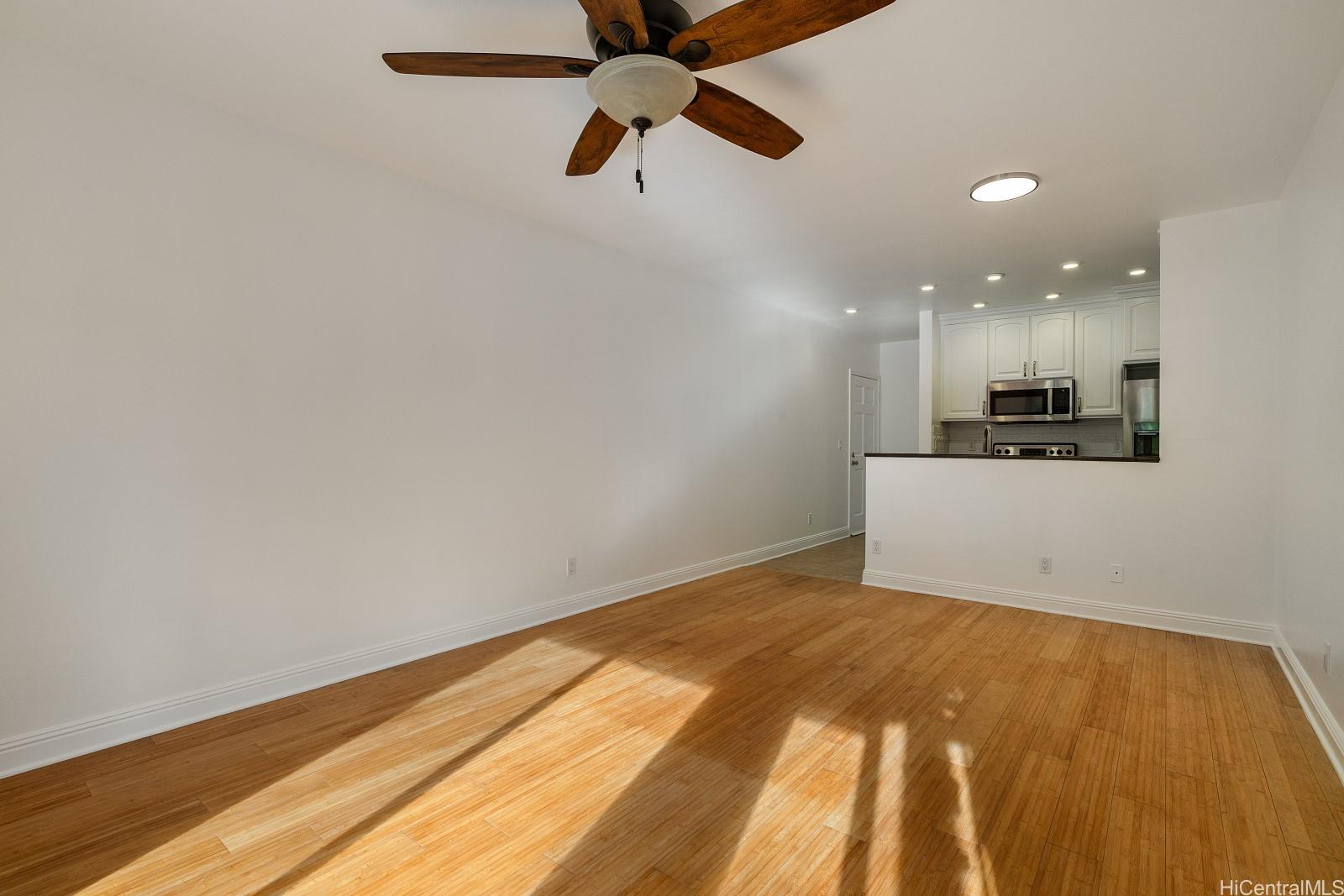 Launani Valley townhouse # E101, Mililani, Hawaii - photo 2 of 24