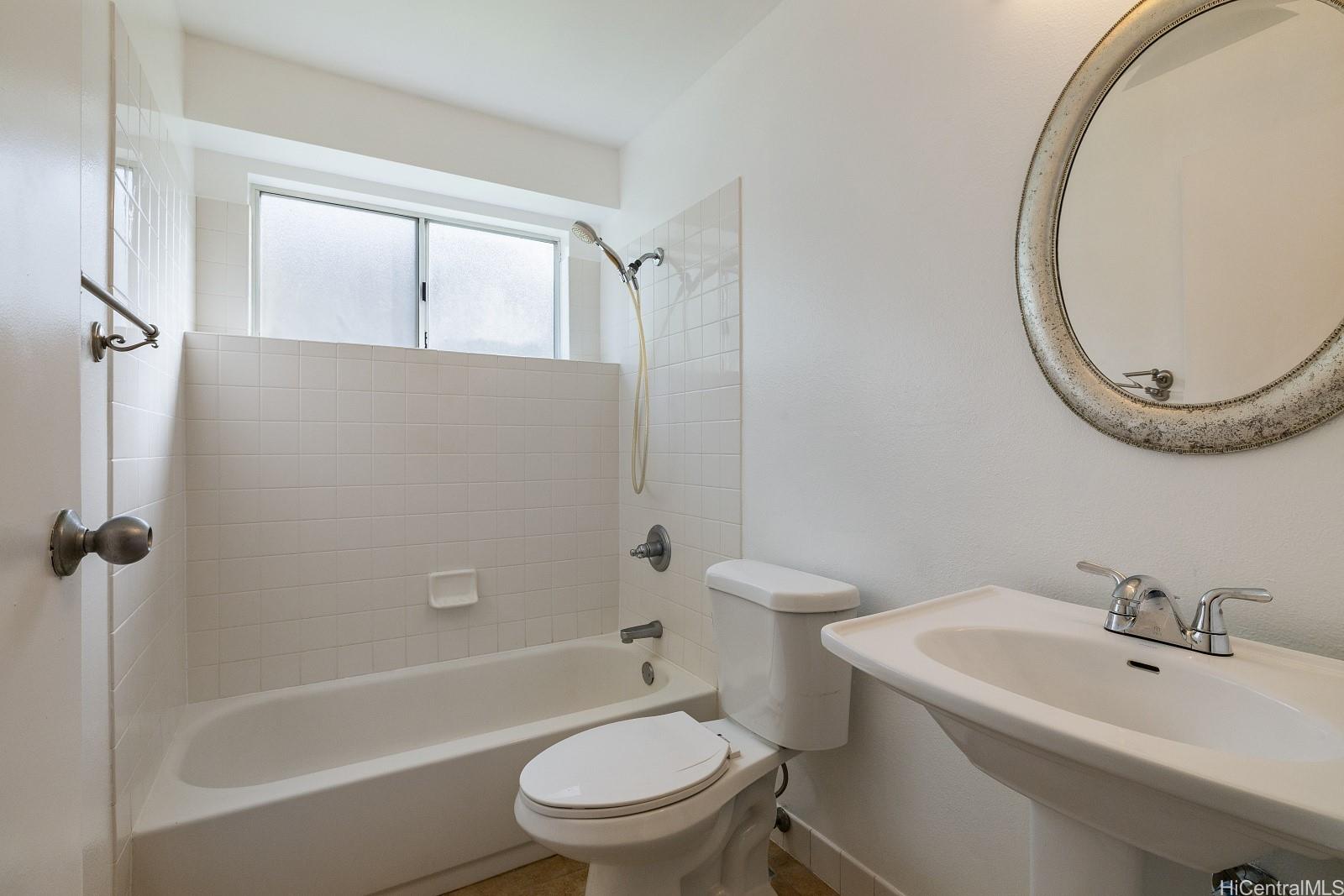 Launani Valley townhouse # E101, Mililani, Hawaii - photo 12 of 24