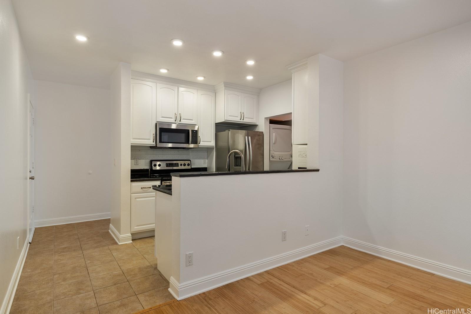 Launani Valley townhouse # E101, Mililani, Hawaii - photo 4 of 24