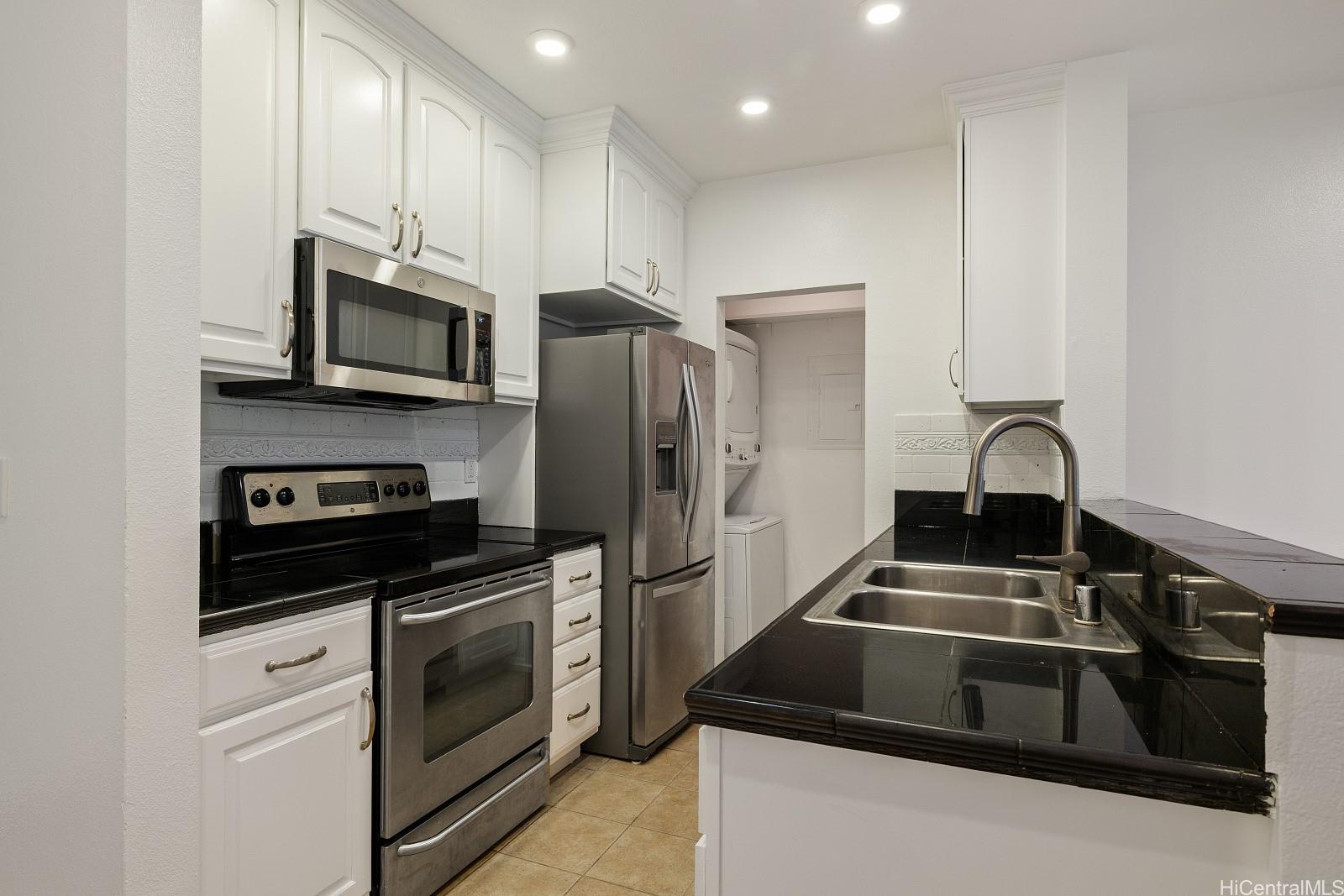 Launani Valley townhouse # E101, Mililani, Hawaii - photo 5 of 24