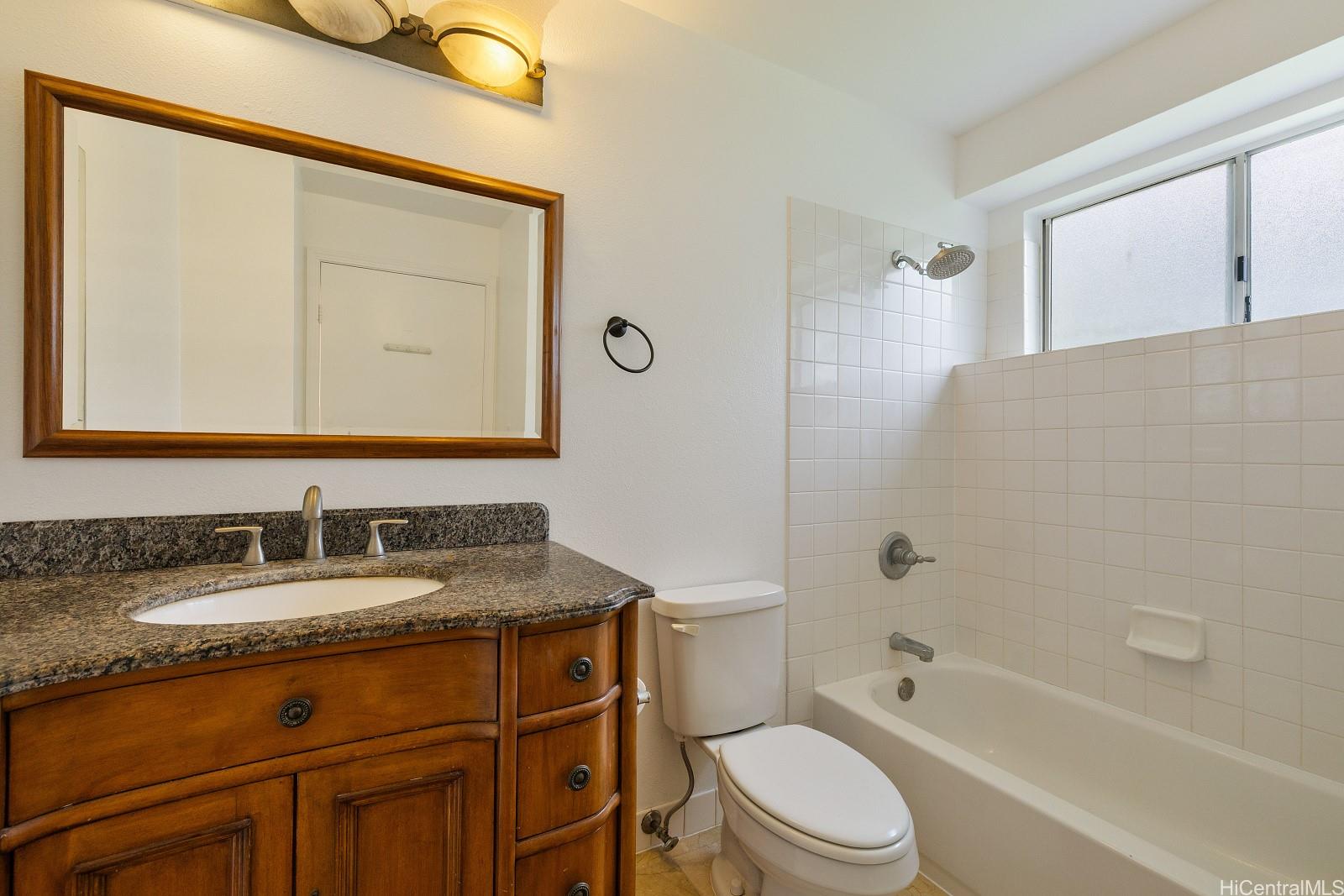 Launani Valley townhouse # E101, Mililani, Hawaii - photo 10 of 24