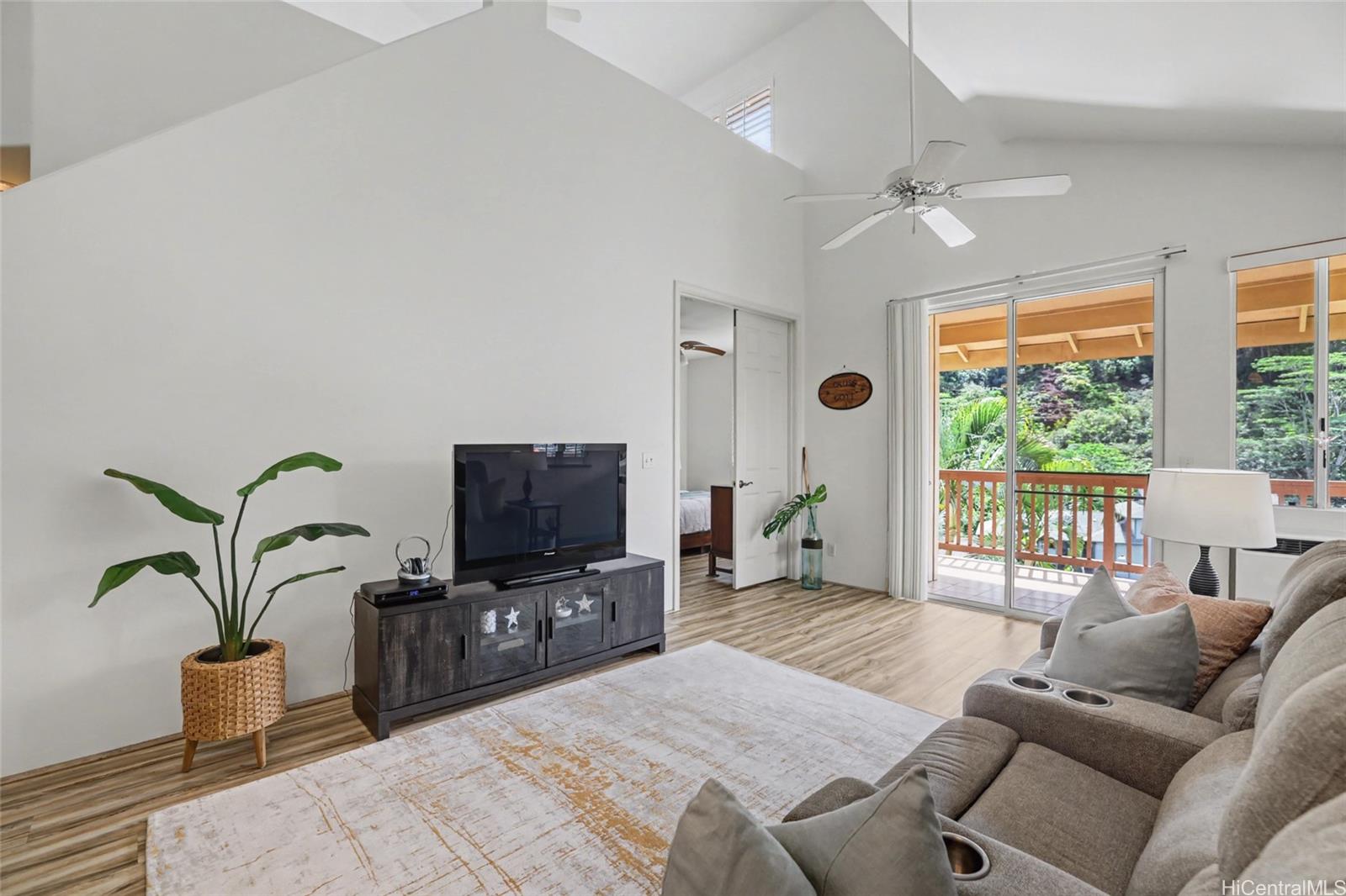 Terraces At Launani Valley condo # E304, Honolulu, Hawaii - photo 2 of 24