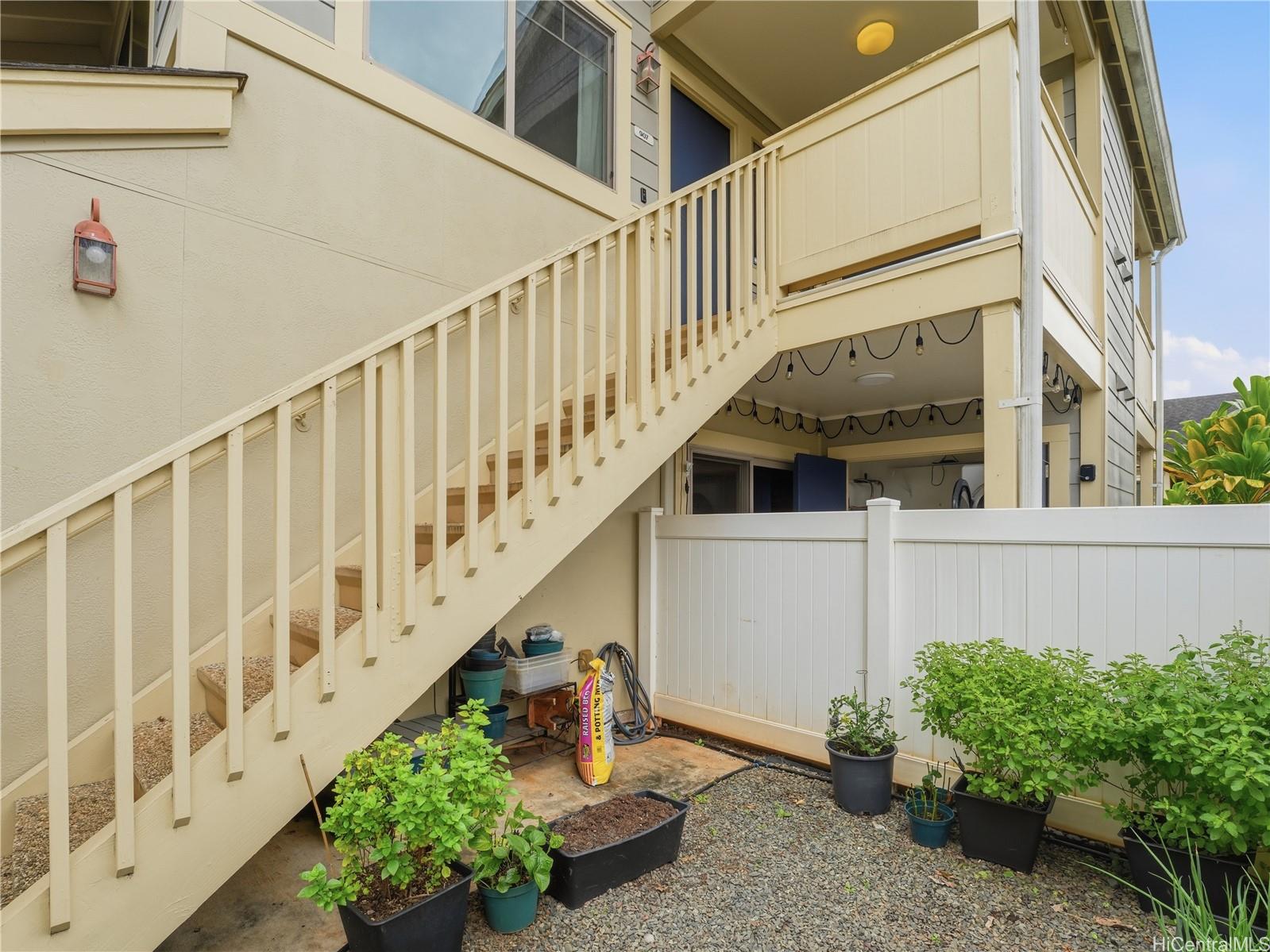 Island Courtyards at Milila condo # 907 (With Private Yard), Mililani, Hawaii - photo 3 of 25