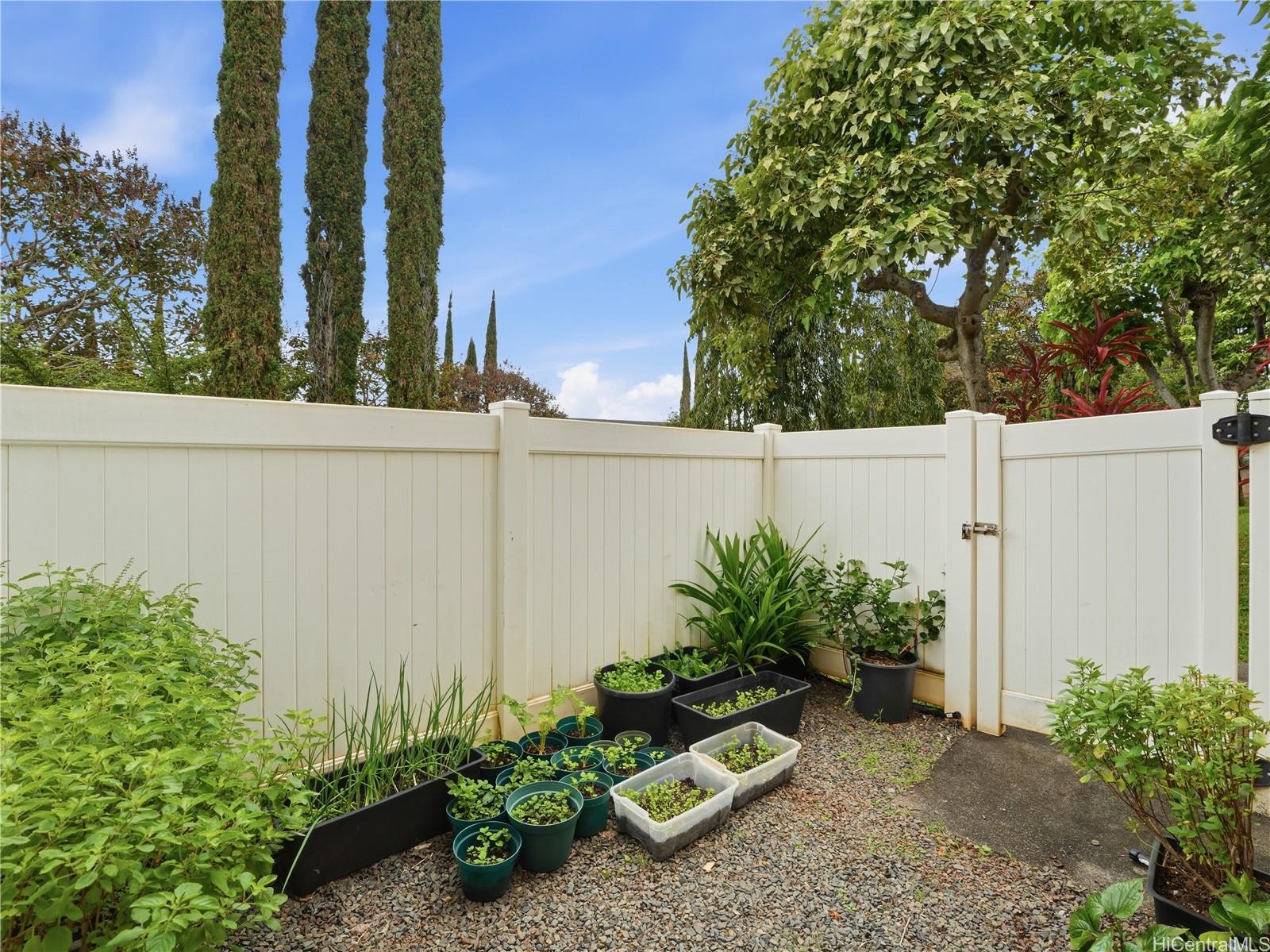Island Courtyards at Milila condo # 907 (With Private Yard), Mililani, Hawaii - photo 4 of 25