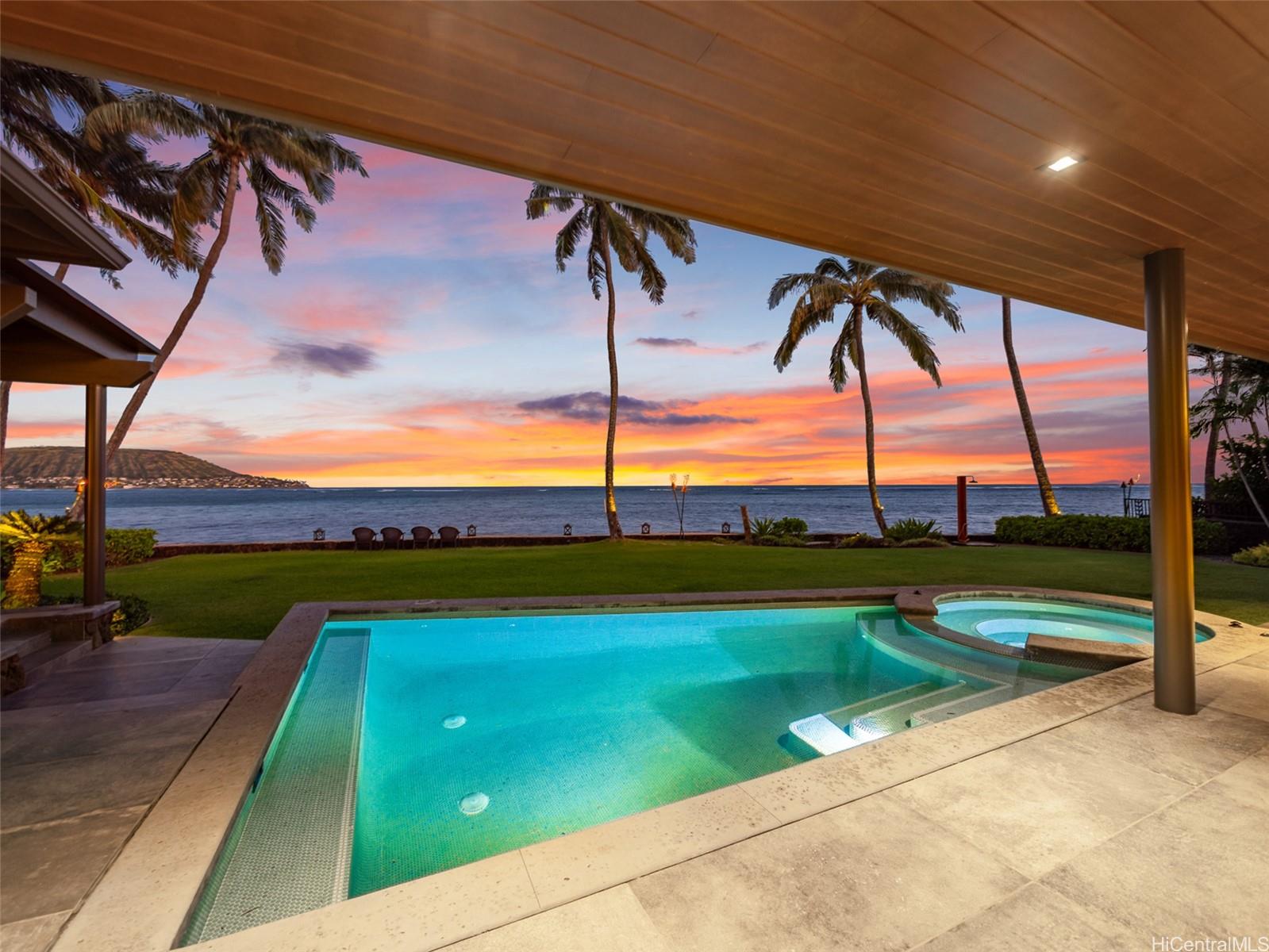 96  Niuiki Circle Niu Beach, Diamond Head home - photo 2 of 25