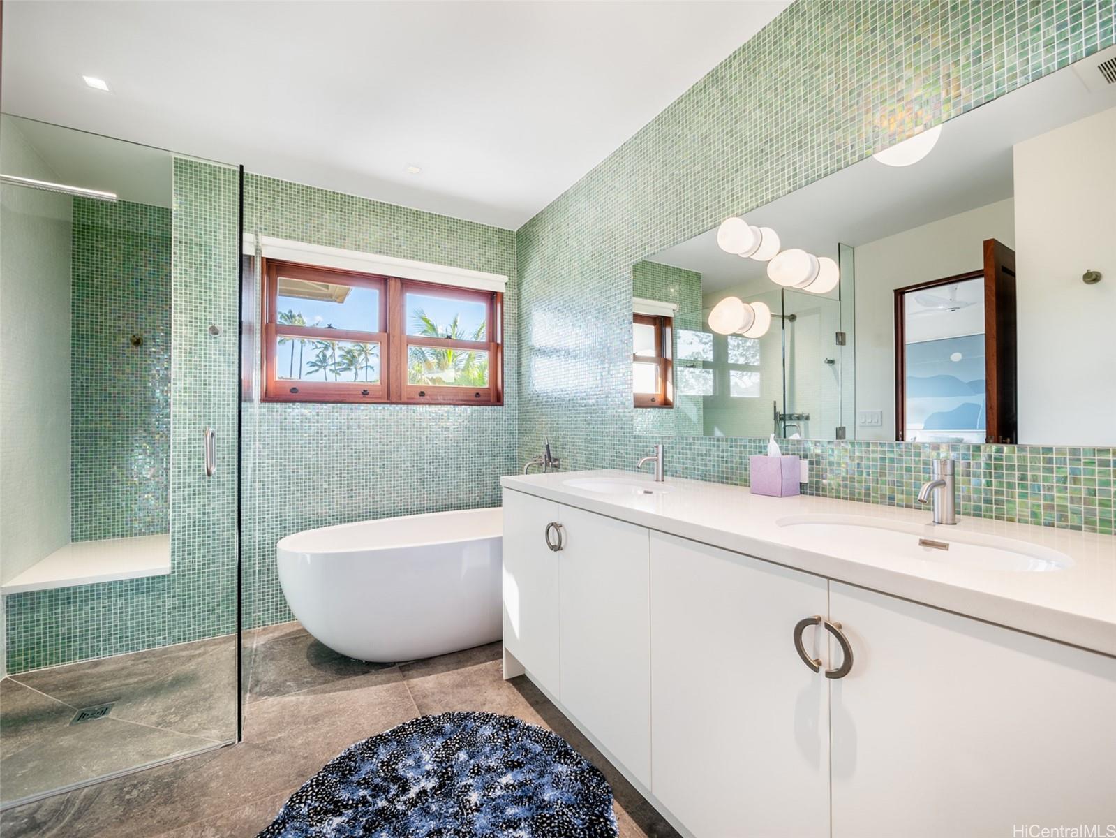 96  Niuiki Cir Niu Beach, Diamond Head home - photo 13 of 25