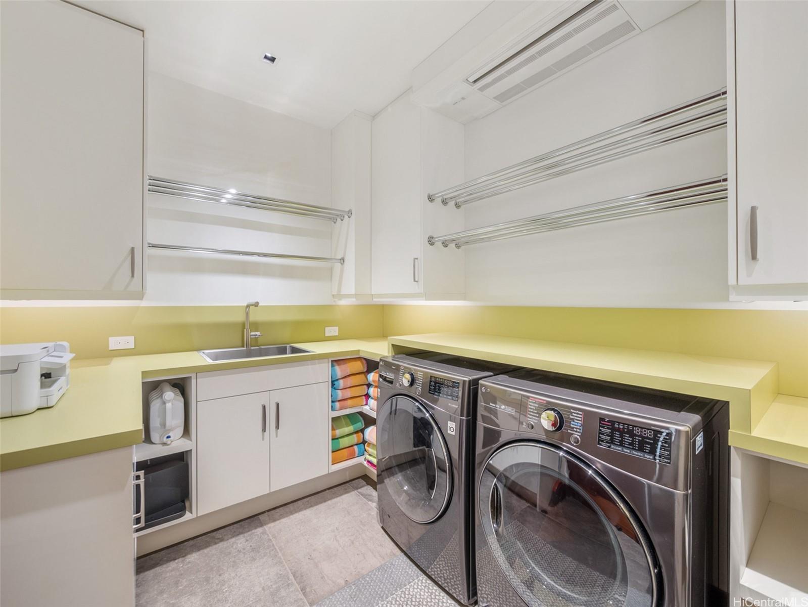 96  Niuiki Cir Niu Beach, Diamond Head home - photo 21 of 25