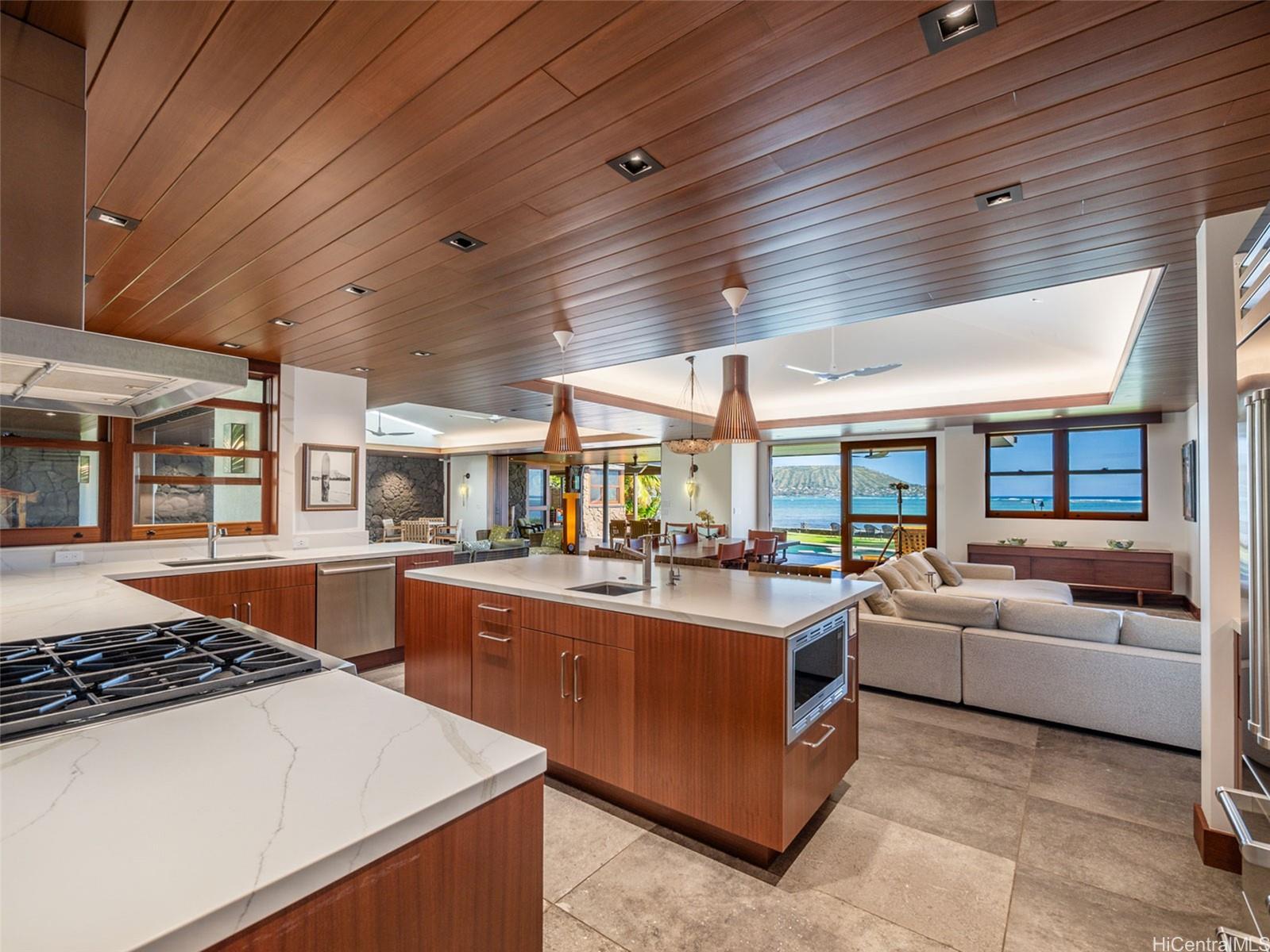 96  Niuiki Cir Niu Beach, Diamond Head home - photo 5 of 25