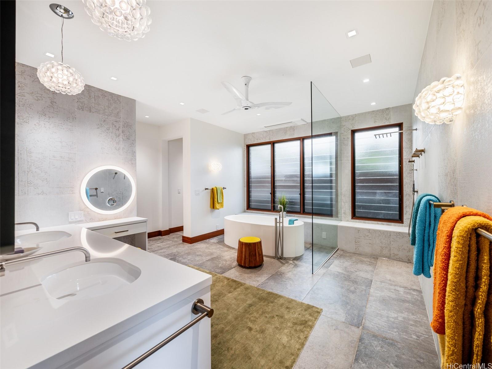 96  Niuiki Cir Niu Beach, Diamond Head home - photo 8 of 25