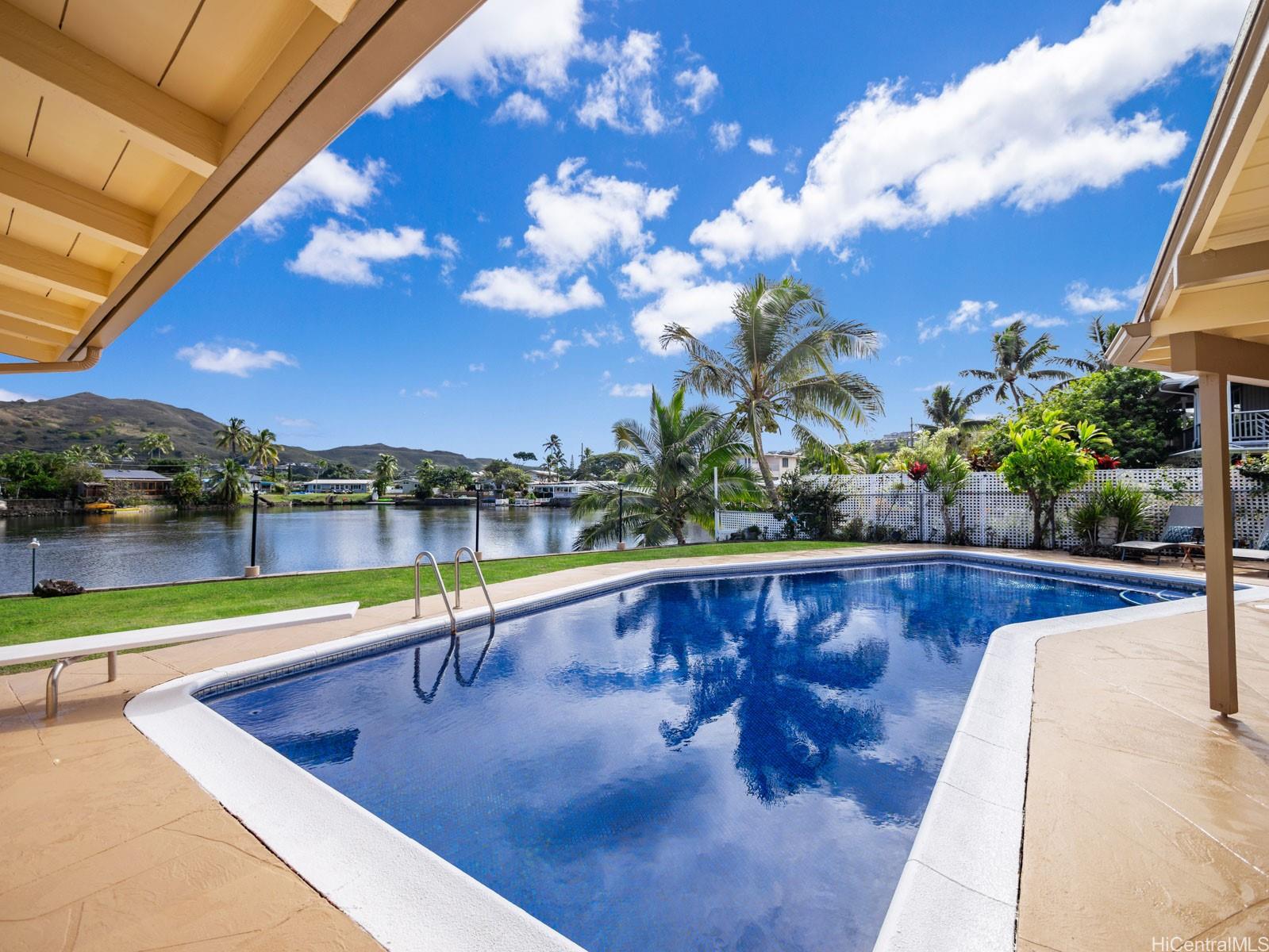 964  Iopono Loop Enchanted Lake, Kailua home - photo 2 of 25