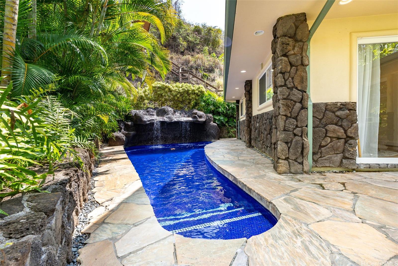 976  Kalawai Place Enchanted Lake, Kailua home - photo 2 of 25