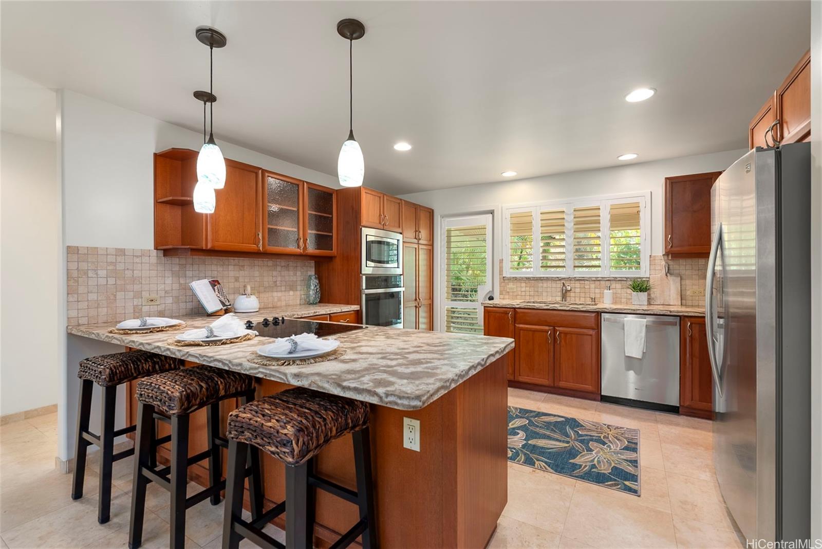 976  Kalawai Place Enchanted Lake, Kailua home - photo 4 of 25