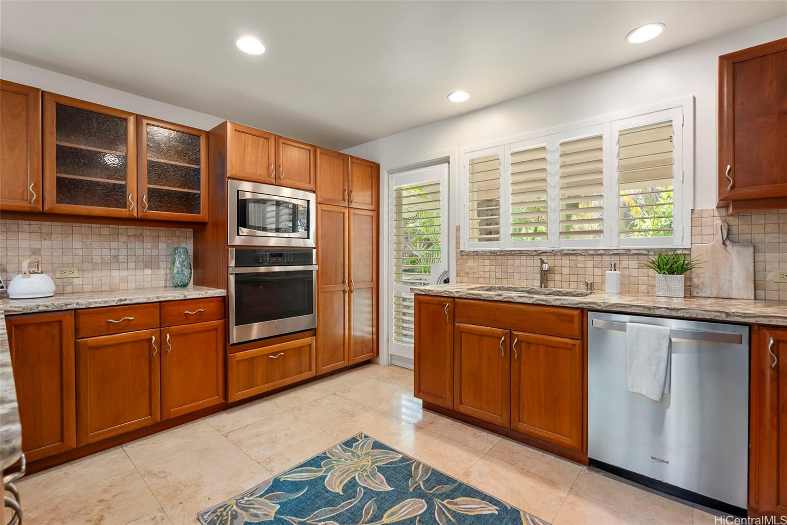 976  Kalawai Place Enchanted Lake, Kailua home - photo 5 of 25